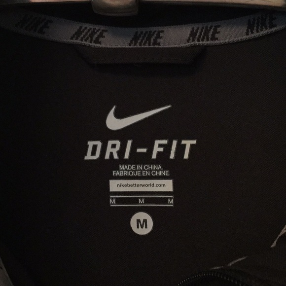 Nike Dri Fit lightweight jacket - Picture 4 of 7